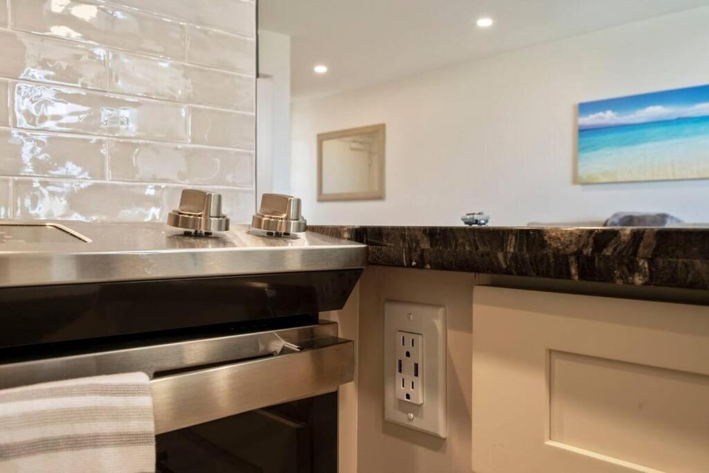 Апартаменты Hale Ono Loa 403- Top Floor, Ocean View, & Complete Modern Remodel Кахана Экстерьер фото
