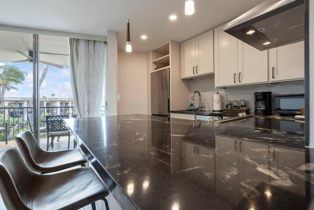 Апартаменты Hale Ono Loa 403- Top Floor, Ocean View, & Complete Modern Remodel Кахана Экстерьер фото